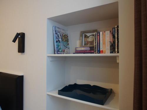 Stylish modern studio on Easter Road - Flat 2 Elgin House - main image