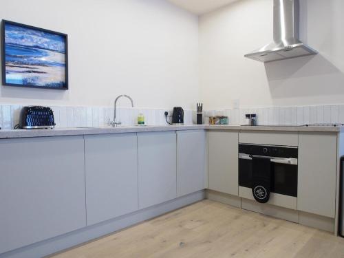 Stylish modern studio on Easter Road - Flat 2 Elgin House - image 6