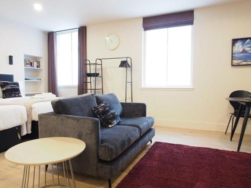 Stylish modern studio on Easter Road - Flat 2 Elgin House - image 10