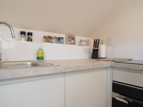 Bright & Airy Mezzanine Loft in Edinburgh - Flat 4 Elgin House Apartments - image 3