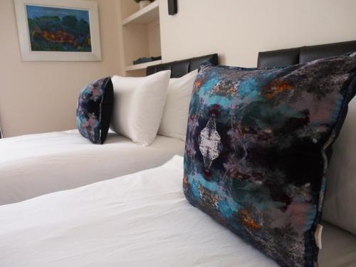 Spacious Luxe 2-bed near the City Centre - Flat 6 Elgin House Apartments - image 13
