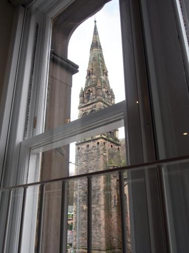 Spacious Luxe 2-bed near the City Centre - Flat 6 Elgin House Apartments - image 12
