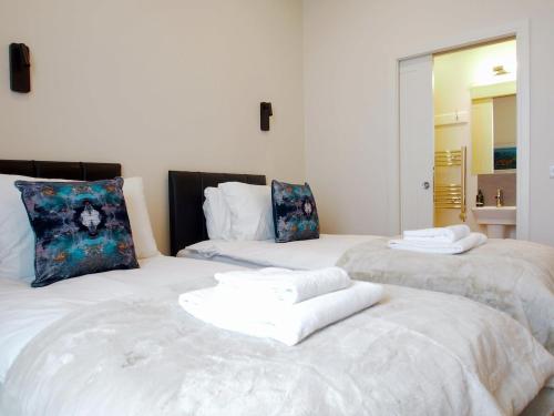 Spacious Luxe 2-bed near the City Centre - Flat 6 Elgin House Apartments - image 4