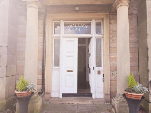 Delightful 4 bedroom family home in Newington - Craigmillar Park - image 7
