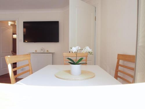 Fettes - Homely 2BD in Quiet Development - image 5