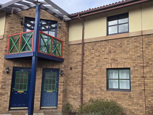 Fettes - Homely 2BD in Quiet Development - image 2