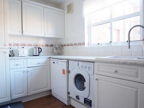 Fettes - Homely 2BD in Quiet Development - image 13