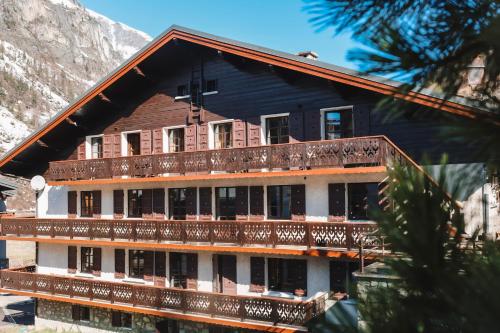 Exterior view, Hotel Le Genepy in Tignes