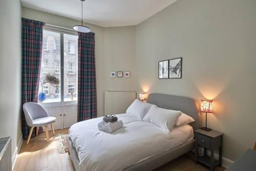 High Street - modern Scandi design apartment in the heart of the old town! - image 16