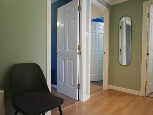 Dicksonfield - Modern 2 bed 2 bath apartment close to city centre - image 5