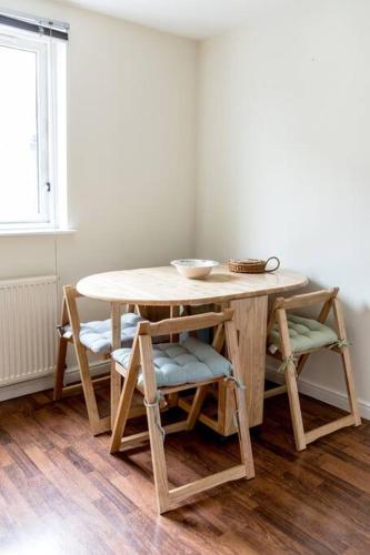 Dicksonfield - Modern 2 bed 2 bath apartment close to city centre - image 11