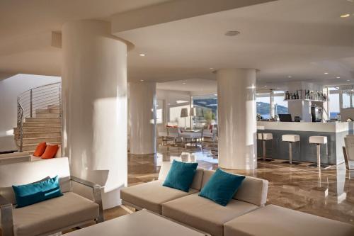 酒吧/休闲厅, 埃尔法罗水疗酒店 (El Faro Hotel & Spa) in 阿尔盖罗