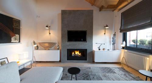 Cadogan Square Penthouse with Private Terrace and AC - image 4