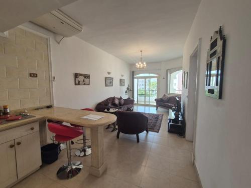 K31 Peaceful 2 Bedrooms Nile Resort Flat in Luxor – khách sạn tại At Tod