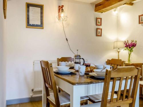 Iekārtas, 2 Bed in Brecon oc-bn310 in Crai