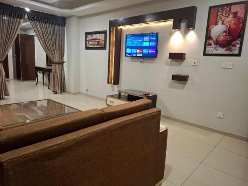 Royal Galaxy Airport & Motorway Stay - image 3