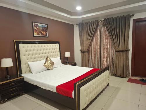 Royal Galaxy Airport & Motorway Stay - image 7