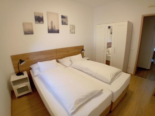 2 twin beds, 1 sofa bed