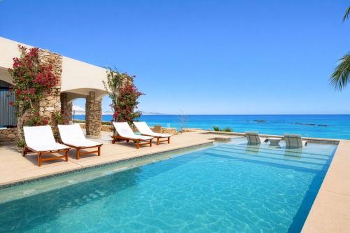 Oceanfront Villa with Pool, Hot Tub, Fireplace & BBQ