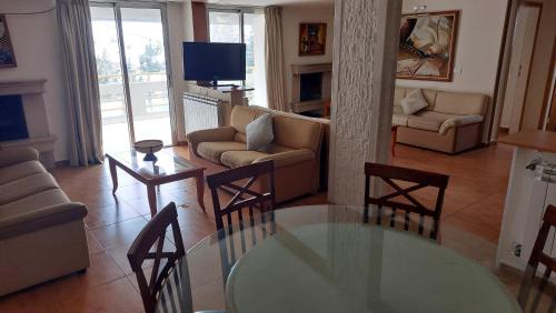 Pokoj pro hosty, Spacious 4-Bedroom Chalet - Ski and Summer in Kfardebian