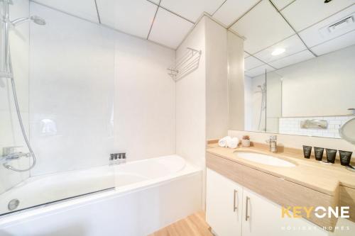 Modern One Bedroom with Stylish Touches - image 13