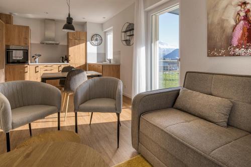 2 twin beds, 1 sofa bed