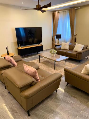 Luxury Three bedroom self compound in Aburi