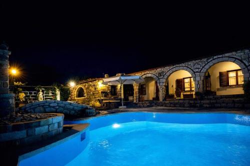 Saltos Apartment 1 - Serene Pool & Garden Escape – khách sạn tại Triglia