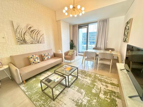Lush Tropical Getaway in Dubai Marina, Dubai