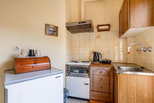 Kitchen, Blue Apartment in Poros Kefalonia in Poros
