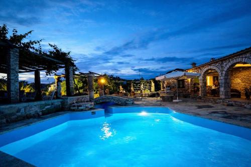 Saltos Apartment 2 - Pool & Garden Getaway – khách sạn tại Triglia