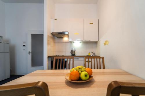 Little Tom Apartments - image 4