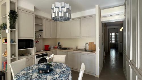 Kitchen, Blue Roof in Fidenza