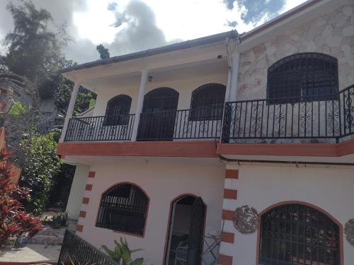 Residence Fadhili du Perpetuel Secours DELMAS 75 ET FERMATHE 55 in Petionville