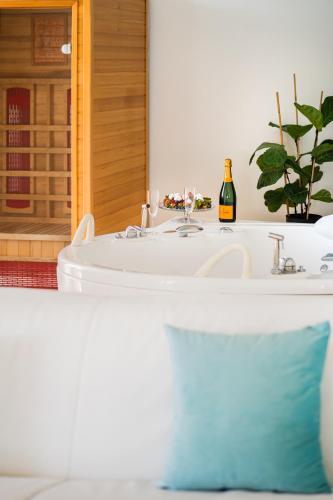 Tiffany & Babylon Luxury Stay