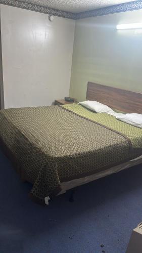 American in in Browns Mill Park