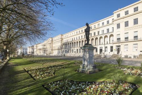 Modern Two Bedroom Two Bathroom Home - Cheltenham
