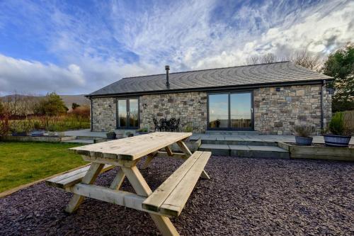 Finest Retreats - Hedd Wen Cottage in Lanlifni