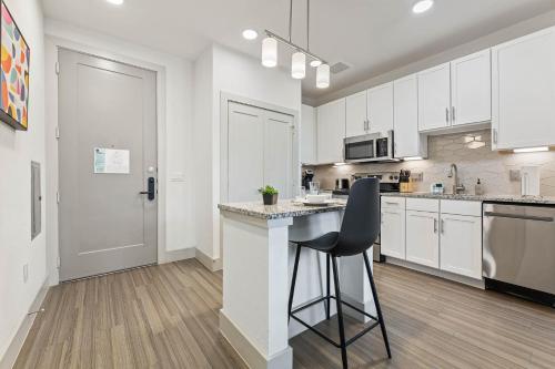 Placemakr Austin Downtown, Apartments by Hilton Room Type - One-Bedroom Deluxe Apartment
