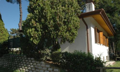 Spacious villa with garden and garage