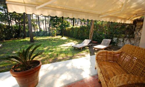 Seaside villa with private garden