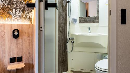 Fürdőszoba, Kyriad ECO - Anglet Biarritz in Anglet
