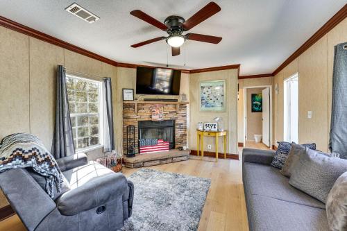 . < 1 Mi From Suwannee River, Hideaway w/ Lanai
