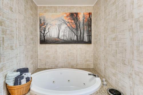 < 1 Mi From Suwannee River, Hideaway w/ Lanai in Bell (FL)