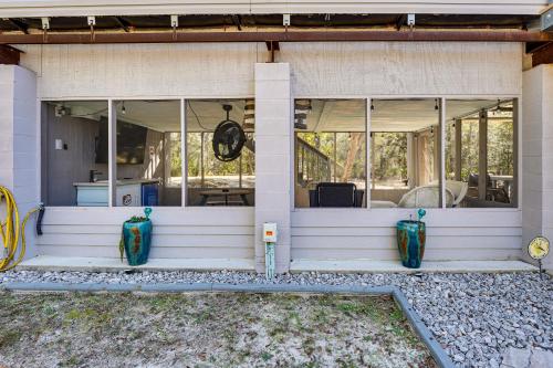 < 1 Mi From Suwannee River, Hideaway w/ Lanai in Bell (FL)
