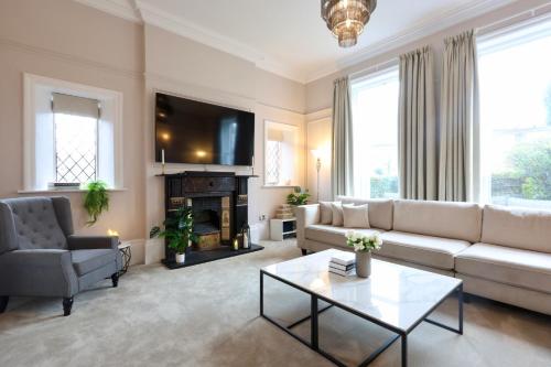 Somerley Halifax - Luxury 6 Bedroom Stay gîte à louer Crossley Heath High School HALIFAX