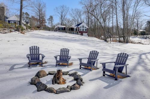 Hot Tub + Fire Pits: Waterfront Lake Anna Escape! in Louisa (VA)