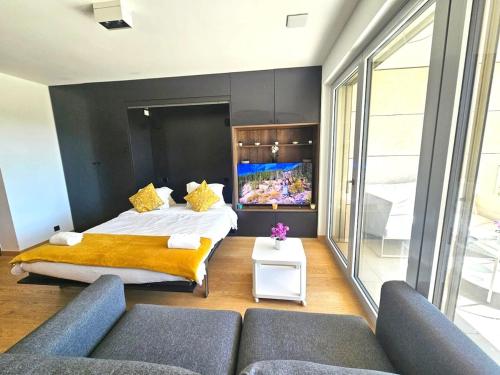 Bright Studio Retreat with outdoor terrace&garage in Howald