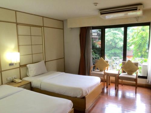 room detail thumbnail 1