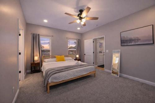 3BR 2BA Home with King Queen & Twin Beds in Clarksville, USA